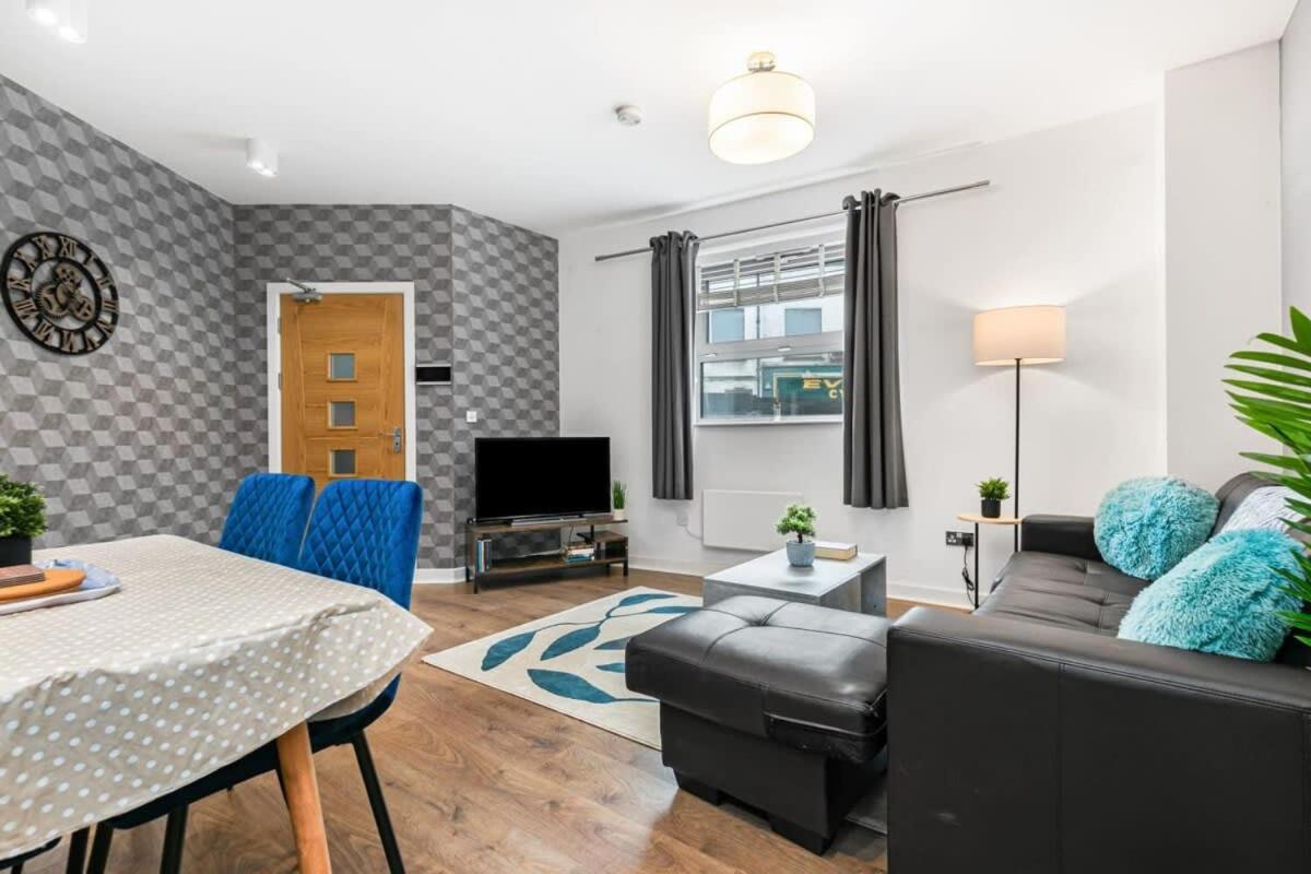 Spacious 1 Bedroom Apartment In Central ووكينغ المظهر الخارجي الصورة
