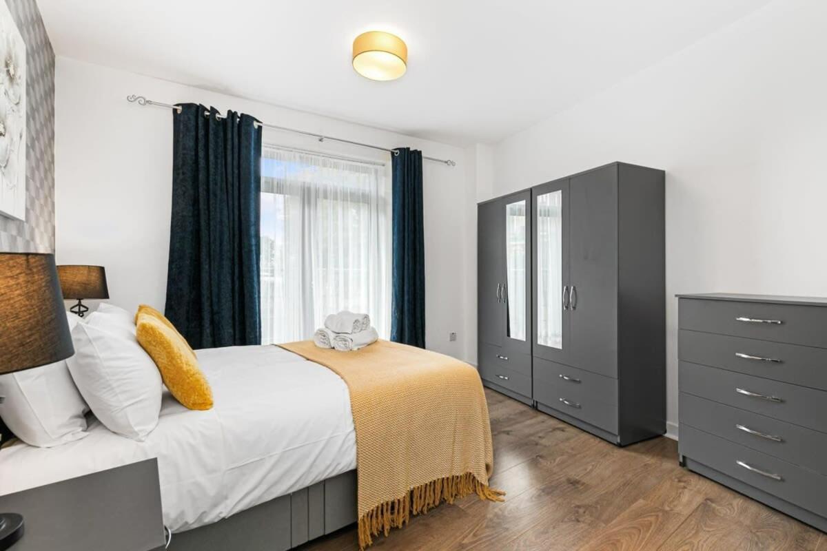 Spacious 1 Bedroom Apartment In Central ووكينغ المظهر الخارجي الصورة