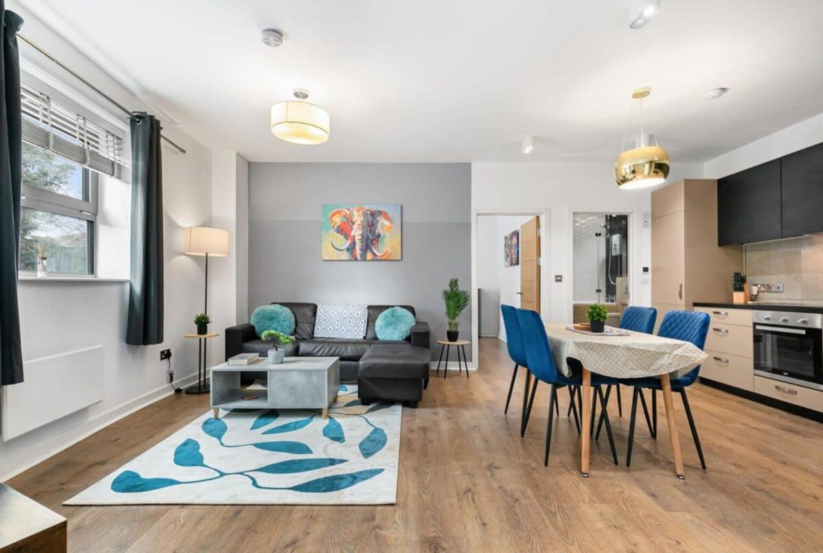 Spacious 1 Bedroom Apartment In Central ووكينغ المظهر الخارجي الصورة
